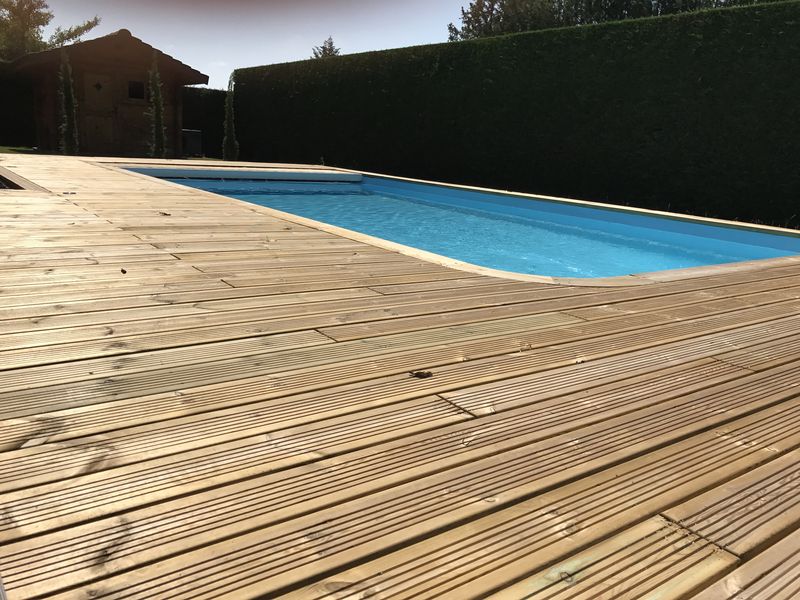 Plage de piscine en pin traité autoclave